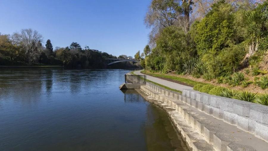 Waikato River walkway in Hamilton